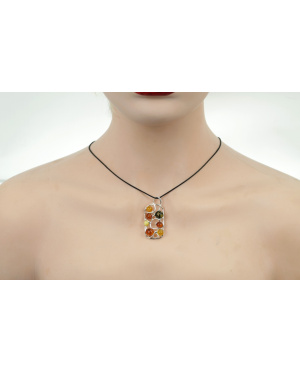 Wisiorek srebrno bursztynowy